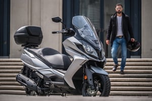 Kymco_scooter_Downtown125